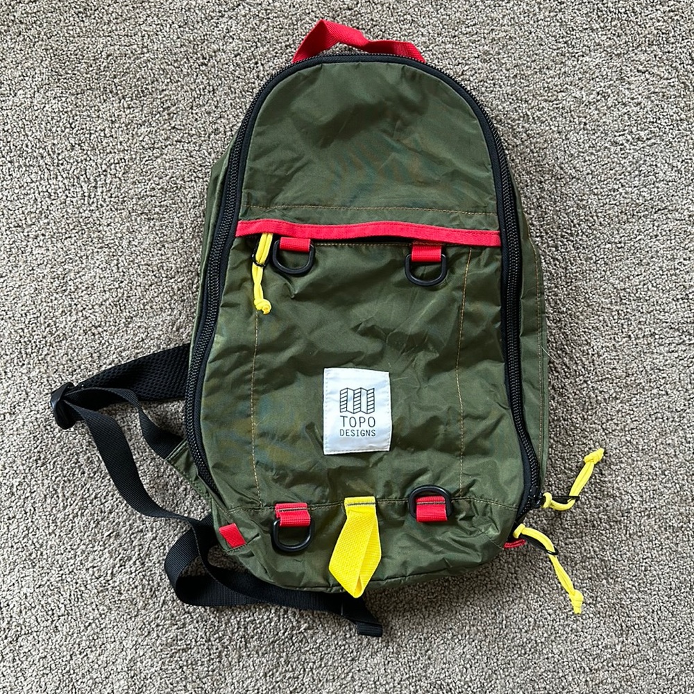 Topo Designs Army green backpack